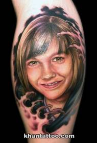 Teļa krāsas sievietes portreta tetovējuma raksts