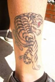 Kojos juodos pilkos spalvos tigro tatuiruotės modelis