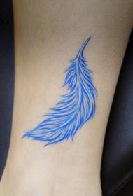 Leuk blau feather leg tattoo patroan