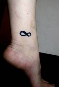 Padrão de tatuagem de símbolo infinito preto perna
