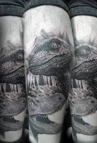 Betis gaya realistis pola tato dinosaurus hitam dan putih