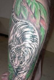 在美麗的小牛叢林中的白老虎紋身圖案