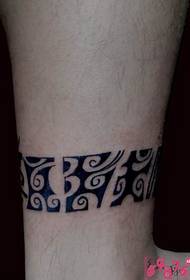 Kūrybingas mados blauzdų totemo tatuiruotės vaizdas