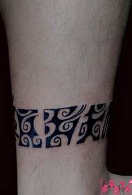 Immagine del tatuaggio totem moda creativa polpaccio