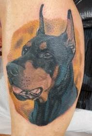 Nádherný realistický farebný portrét psa pre tetovanie