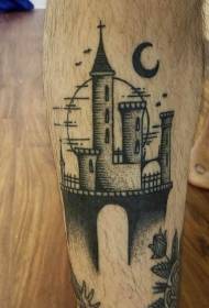 Schwarzes Fantasieschloss im Wadenstich-Stil mit Mond-Tattoo-Muster