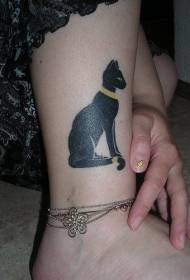 Wzór tatuażu piękny egipski kot łydka
