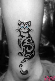 Pictiúr tattoo cat totem cruthaitheach dubh agus bán