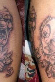 Du pajacaj tatuaj desegnoj ludantaj ĵetkubojn