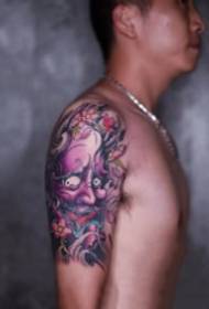 Slika 9 lijepih tetovaža na velikoj ruci