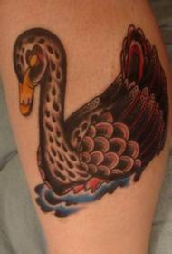 Namaľované tetovanie čiernej labute