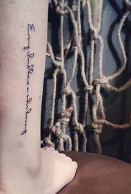 Tatuaje ingeleseko tatuaje fresko txikia txahalaren kanpoaldean