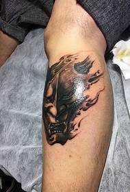 La piccola immagine del tatuaggio prajna della tribù dei vitelli è molto umile