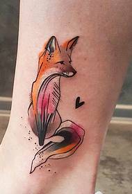 Tatuaj de tatuaj de vulpe mică pe partea exterioară a vițelului