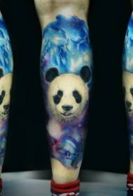 Ang makatotohanang istilo na may kulay na higanteng pattern ng panda tattoo