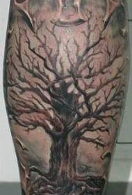 Modello di tatuaggio albero bello polpaccio