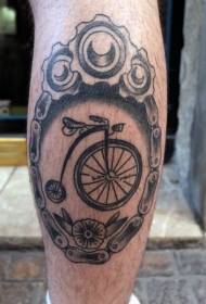 Model de tatuaj cu bicicleta neagră de școală veche