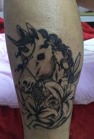 Ніжка білого дракона кінь татуювання малюнок милий паросток