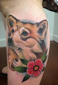 Нога окраса милая собака с цветочным рисунком татуировки