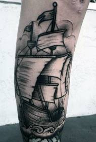 Vasikka kaiverrettu tyyli musta viiva purjevene tatuointi malli