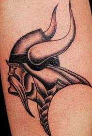 Corak tattoo pejuang viking kelabu gelap