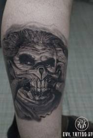 Blauzdos beprotiškiausias blogio boso portreto tatuiruotės modelis