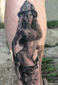 Pola tato pemadam kebakaran betis realistis hitam dan putih seksi perempuan