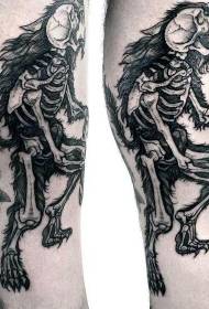 Betis serigala hitam kombinasi pola tengkorak kerangka tato
