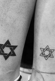 A interseção de dois triângulos representa uma fusão e um par perfeito de tatuagens