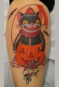Kucing hitam leg dicat dengan pola tato halloween labu