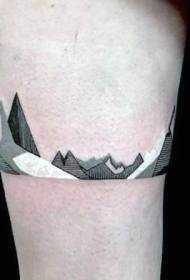 Patrón de tatuaje de montaña gris blanco y negro simple de muslo