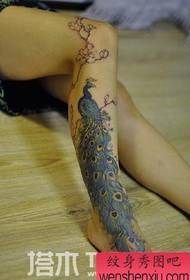 Spettacolo di tatuaggi, consiglio un tatuaggio al polpaccio per donna