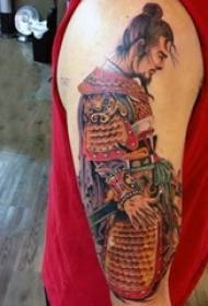 Fiúk nagy karja festett gradiens egyszerű vonal karakter portré szamuráj tetoválás kép