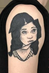 人物肖像纹身  男生大臂上黑色的人物肖像纹身图片