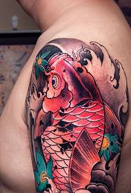 Modello di tatuaggio di calamari rossi dagli occhi rossi