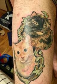 Liten djur tatuering, pojke lår, färgad katt tatuering bild