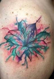 Patrón de tatuaxe de flor de lirio gran brazo escolar na imaxe de tatuaxe de lírio de cores