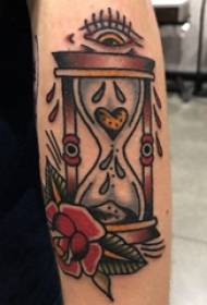 Tatuaggio del ragazzo clessidra grande braccio sul fiore e clessidra tatuaggio immagine