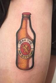 Boca vina uzorak tetovaža djevojka u boji foto bočica tetovaža na bedru