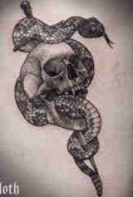 Coscia di ragazzo maschio coscia tatuata su serpente e sornione tatuaggio immagine