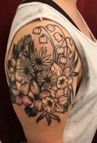 ブラックポイントのとげの女の子の大きな腕シンプルライン植物美しい花のタトゥー画像
