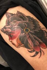 Татуировка вълк и красота татуировка модел момче голяма ръка на вълк и красота татуировка снимка