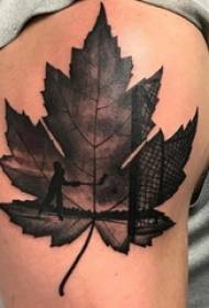 Velké rameno tetování ilustrace mužské velké rameno na obrázek tetování postavy a javorový list