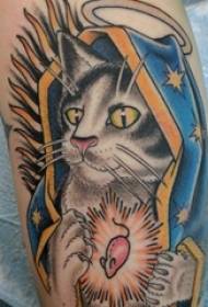 Cuisse de garçon de la cuisse mâle garçon sur l'image de tatouage de chat de couleur
