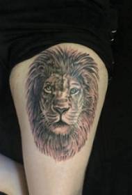 Immagine di tatuaggio testa di leone coscia ragazzo su foto tatuaggio leone nero
