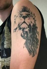 Мальчики большая рука на черной точке шип абстрактная линия татуировки животное животное лев