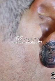 Patrón de tatuaje de cabeza: patrón de tatuaje de retrato de jesús de oreja