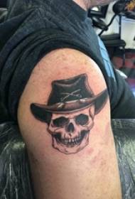 Big Arm Tattoo Illustratioun männlech groussen Aarm op schwaarze Schädel Tattoo Bild