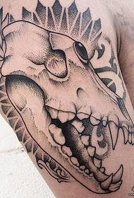 Velká paže lebka drahokam lízání tetování vzor