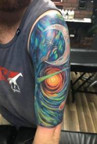 Coppia di tatuaggi braccio grande braccio grande ragazzo su immagini colorate di tatuaggi cosmici